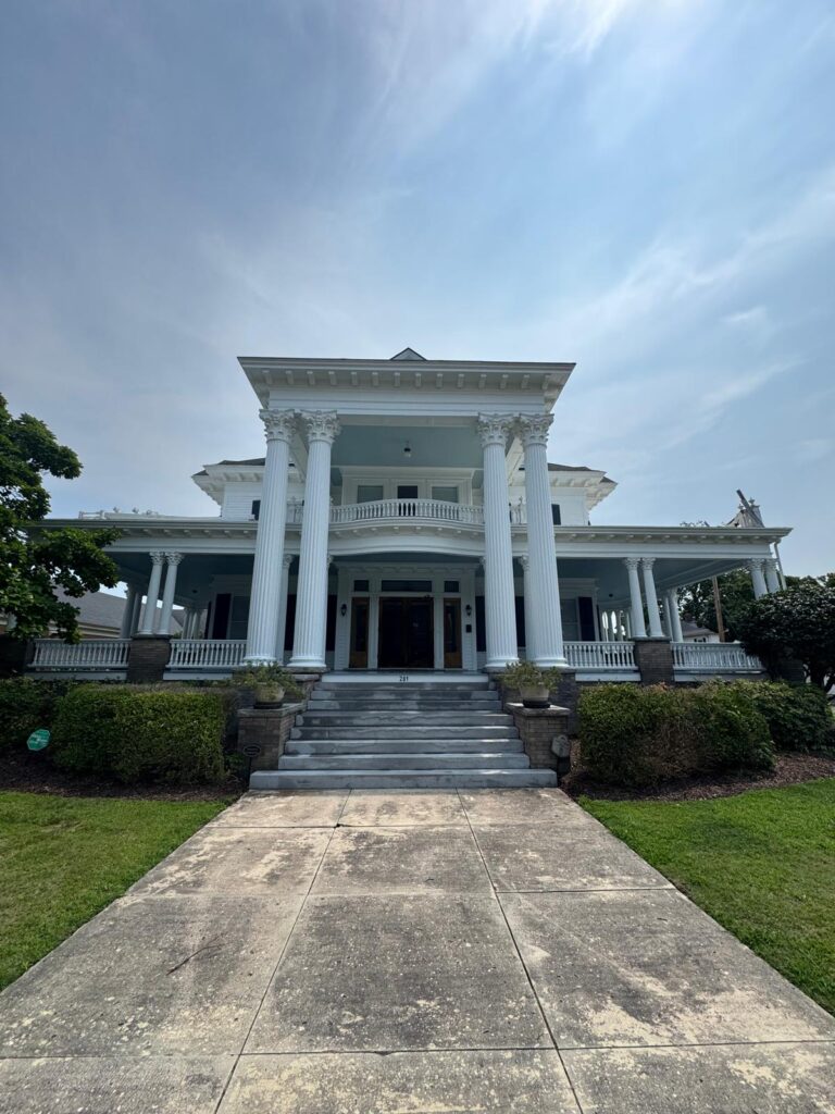 Choosing Paint Colors That Complement Classic Architecture in Elizabeth City